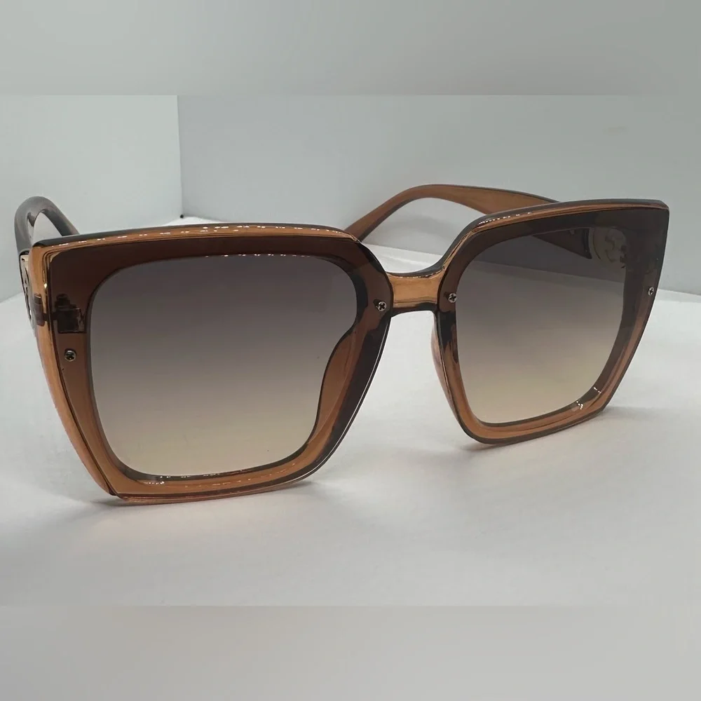 NWT Trendy Oversized Square Brown Gradient Sunglasses | Chic Vintage Style UV400